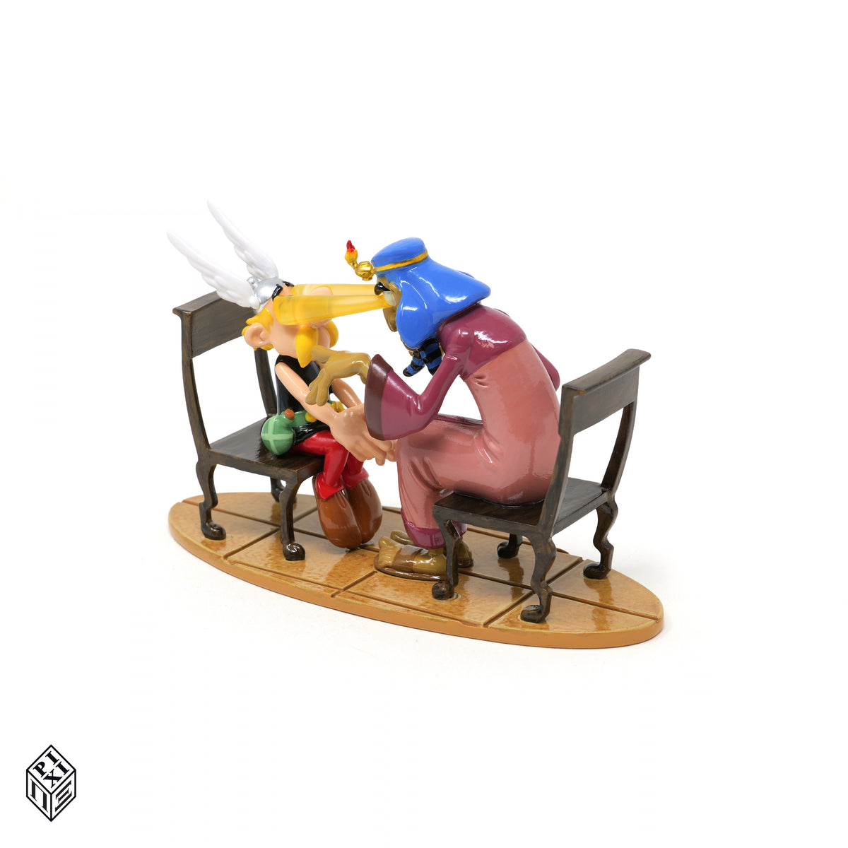 Figurine Pixi Astérix et le mage Iris, scène des Douze Travaux d'Astérix, vue de trois quarts