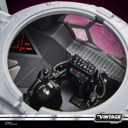 Cockpit ouvert du TIE avancé avec Dark Vador assis, aile endommagée interchangeable visible
