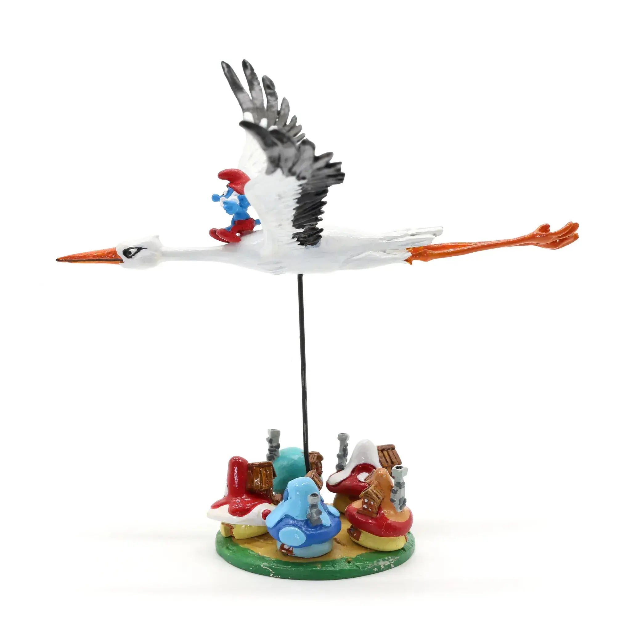 Figurine Pixi Les Schtroumpfs à dos de cigogne survolant le village, métal peint à la main profil gauche
